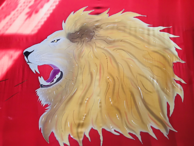 Le Lion rugissant Apocalypse 10.3 Soie épaisse livrée sans tige 