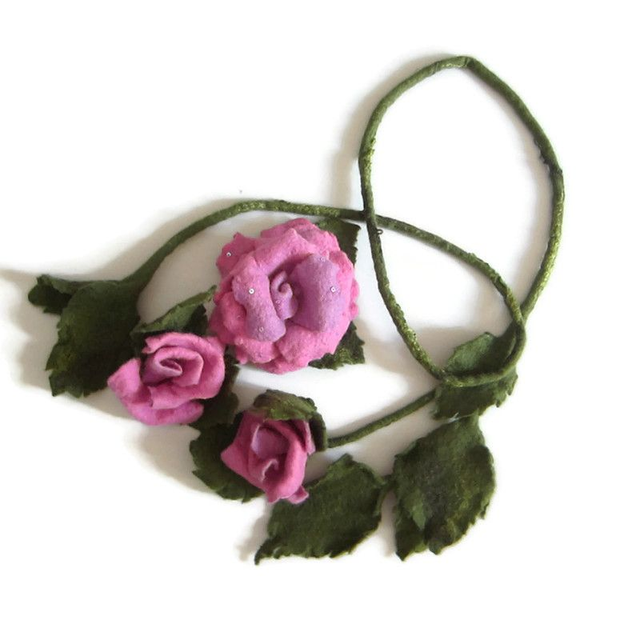 Collana infeltrita lana merino rosa rosa lilla spilla feltro Collana fatto a mano regali unici