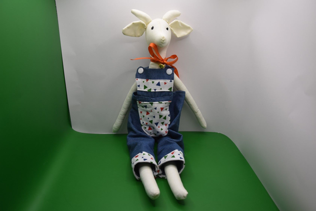 Ziegen Puppe Anna mit Latzhose mit