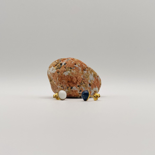 Clous d'oreilles Suzanne - bleu et blanc