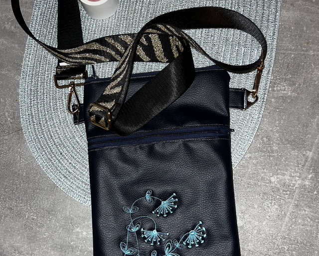 Crossbag Tasche bestickt dunkelblau 