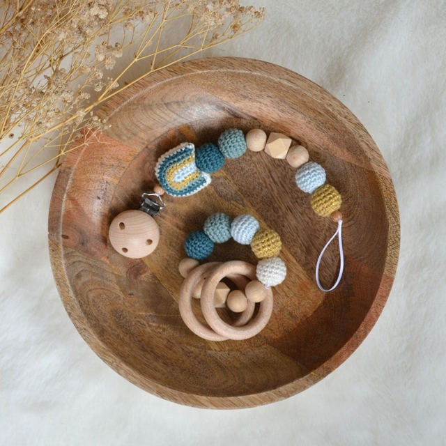 Hochet et/ou attache tétine arc-en-ciel bleu doré