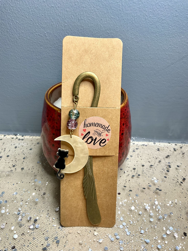 Handmade bookmark. Beautiful bronze colour beaded bookmarks. Perfect gift idea. 