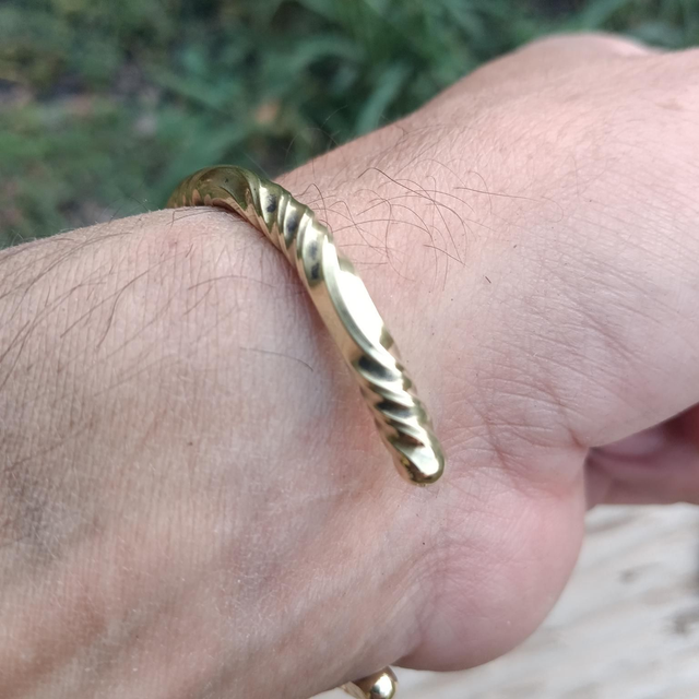 Bracelet en laiton vrillé - bienfaisant et élégant