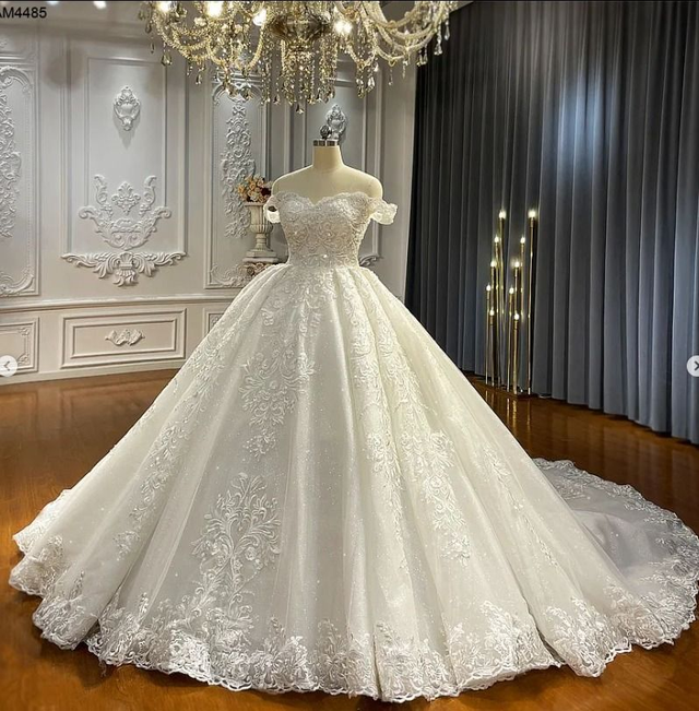 Robe de Mariée Princesse Luxury Col Bateau Brodée LongueTraîne / Réf : RMP40