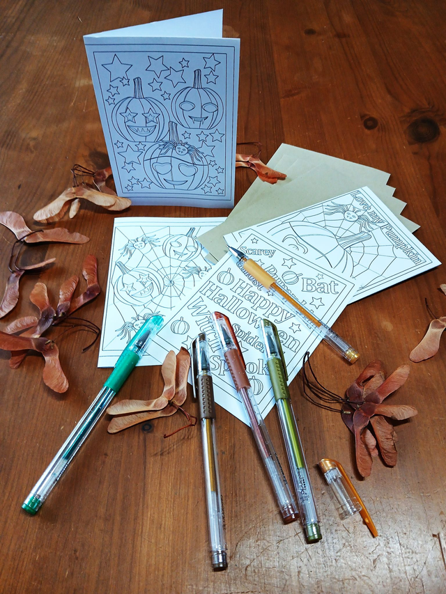 Happy Pumpkins colour in greetings cards - 4 pack