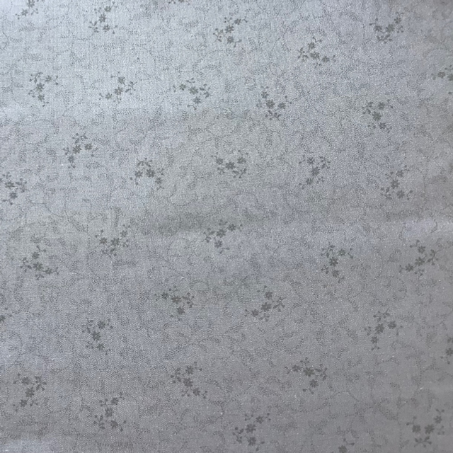 35 cm Patchworkstoff "Blüten in grau“