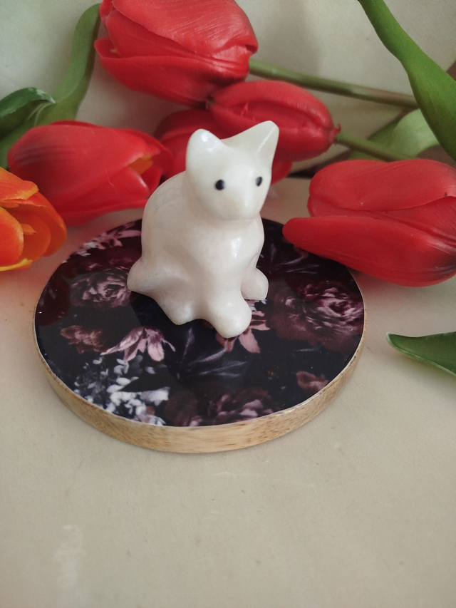 Chat en calcite Blanche 