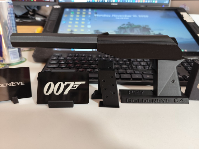 Collector Goldeneye PP7 réplique