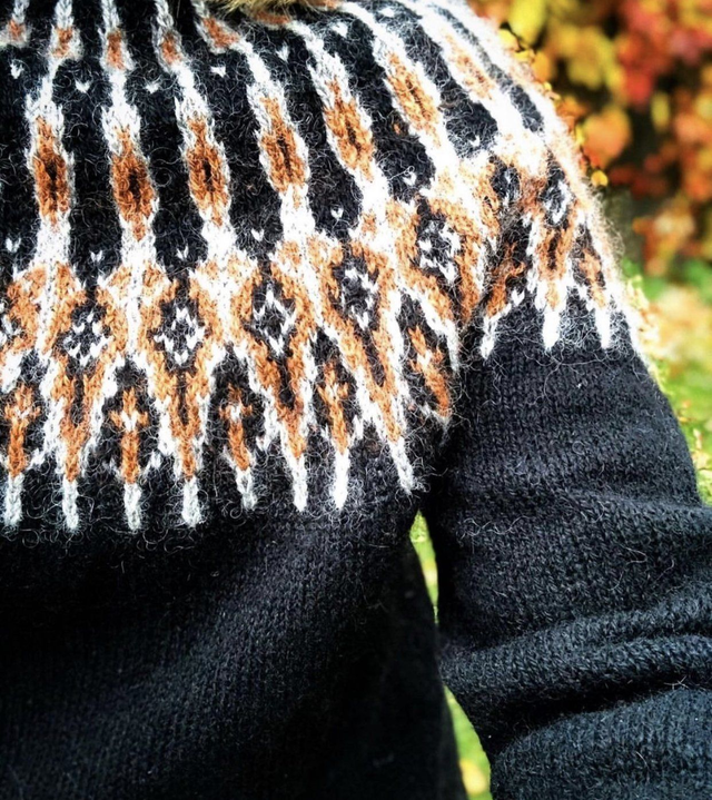 Tusseladd Sweater Kit - Col 05 (Black) - Wool &amp; Pattern - Linka Neumann