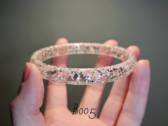 White &amp; Gold (B005)