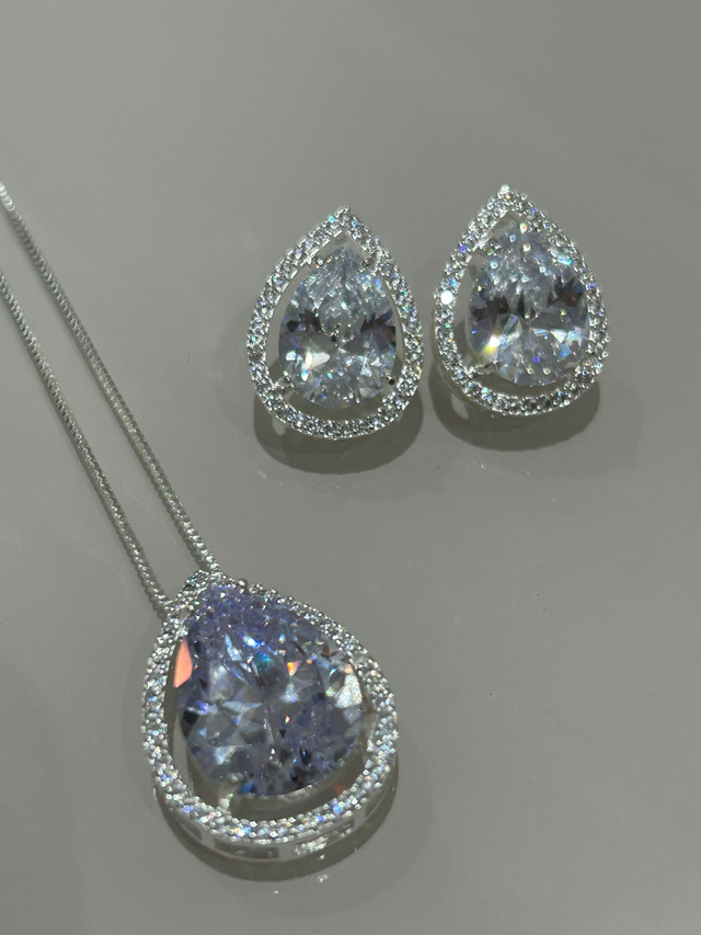 CONJUNTO CRISTAL COR MOD VIVIAN PRATA CRAVAÇÃO ZIRCÔNIAS