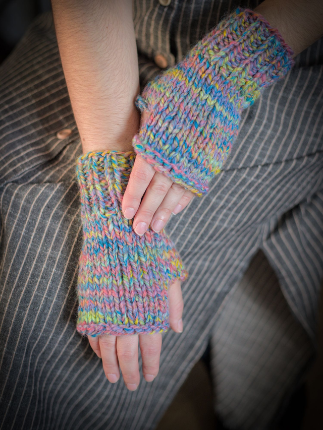 Mitaine en laine filée à la main, arc en ciel