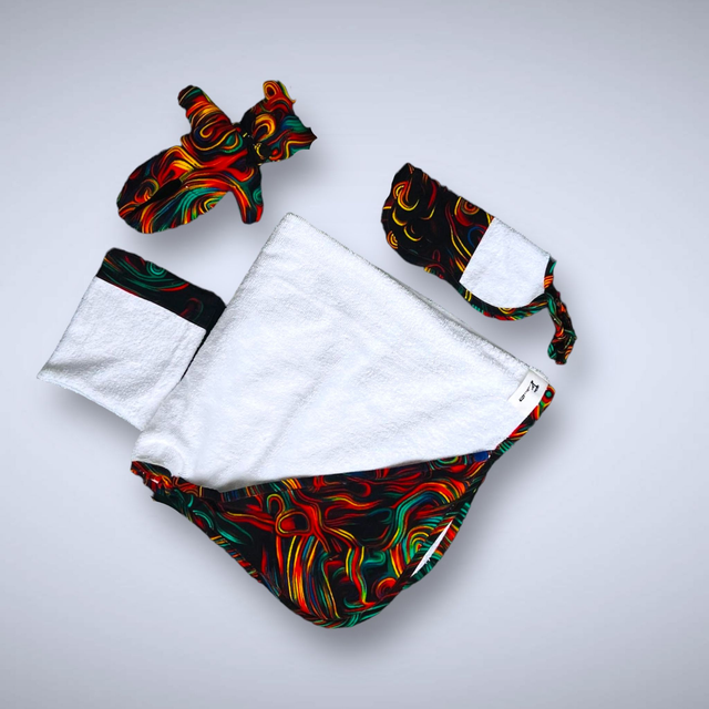 Serviette de bain, gant de toilette, bavoir et doudou pour bébé