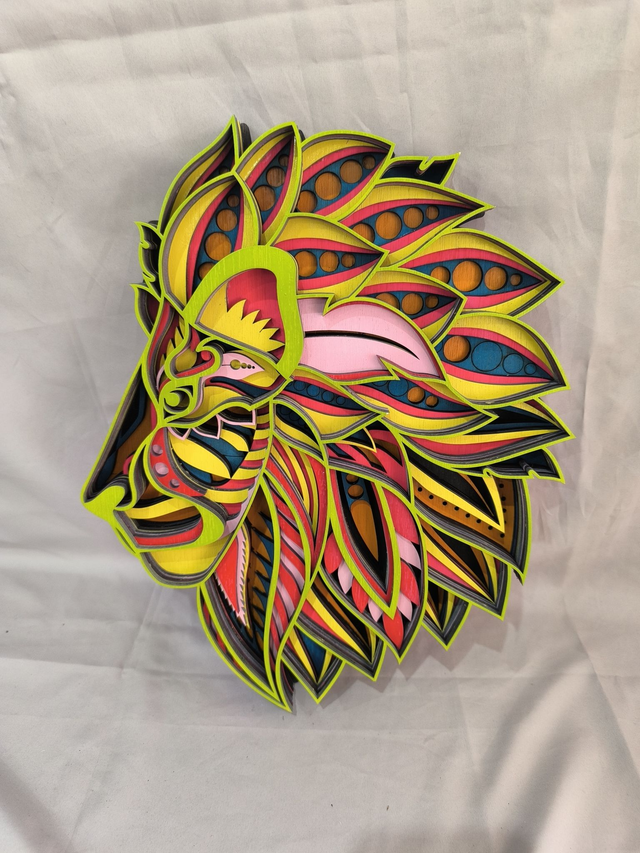 Tête de lion multicouches