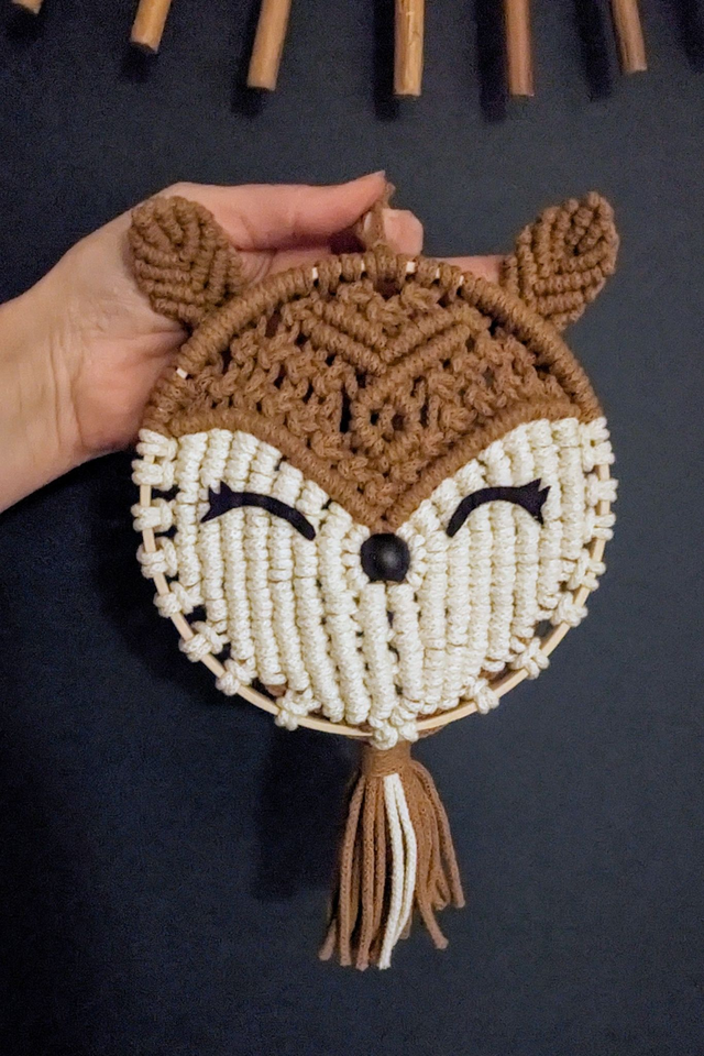 Décoration murale en macramé - Modèle &quot;BICHE&quot;