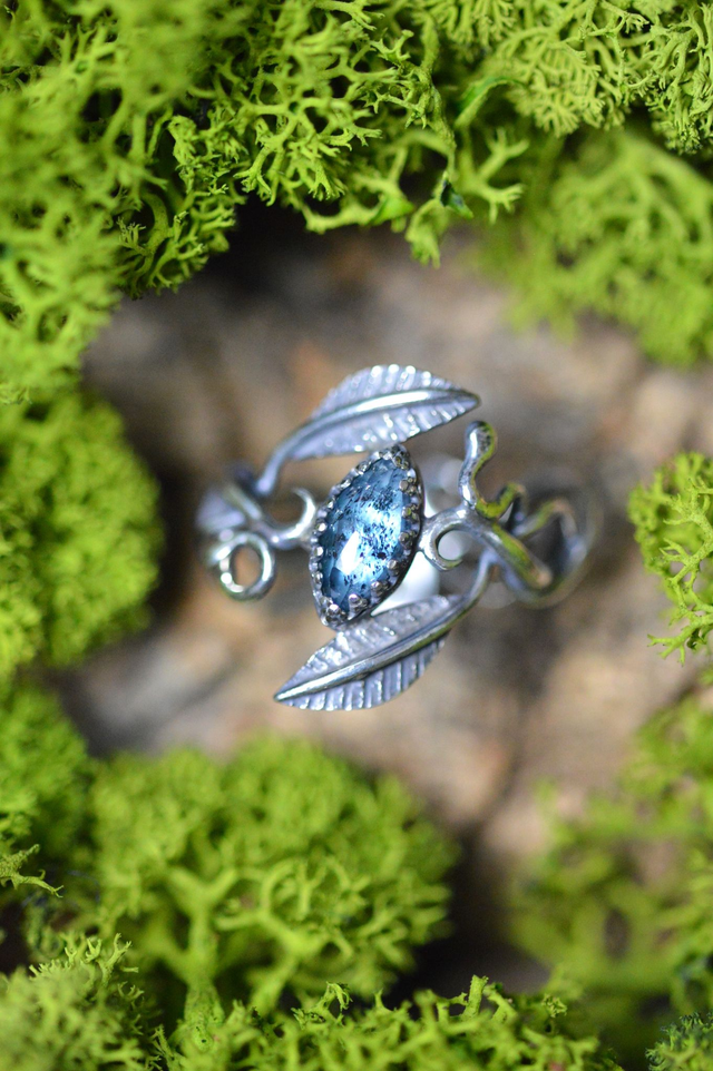 Bague Elfique - Cyanite azur T49 à 56, feuilles simples