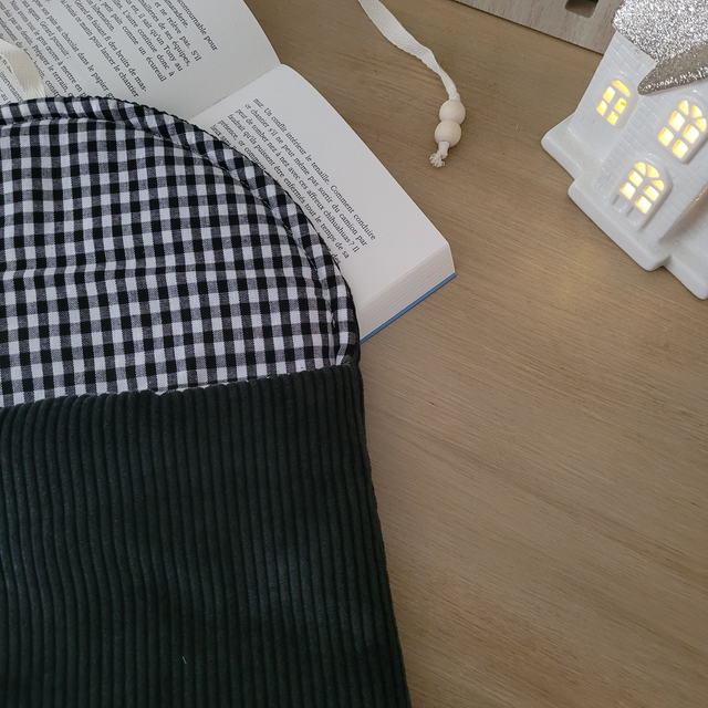 Pochette à livre Romy velours noir / Vichy