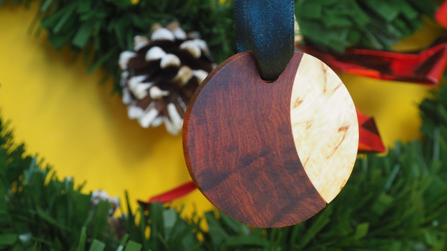 Boule de Noël courbe