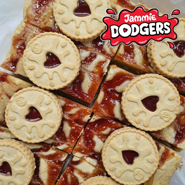 Jammie Dodger Blondie Slice 