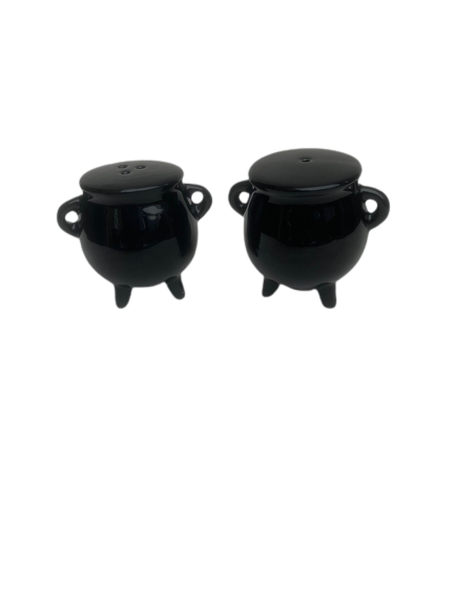 Cauldron salt and pepper pots
