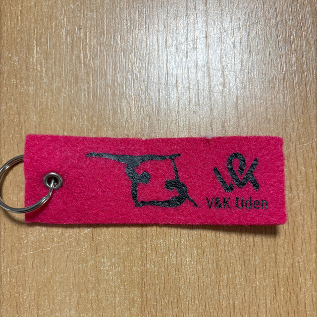 Sleutelhanger Acro roze zwarte opdruk 