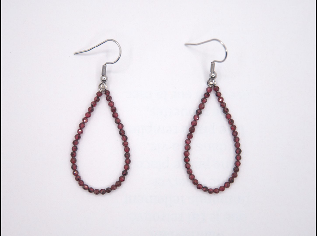 Boucles d'oreilles gouttes grenats facettés