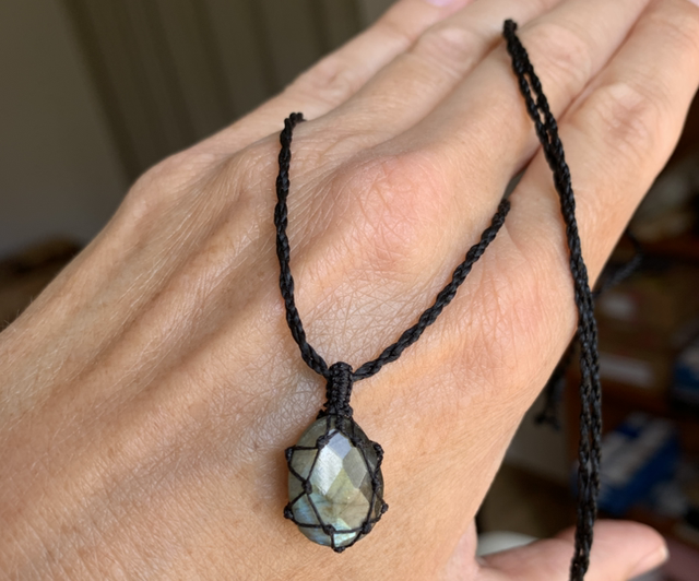 Collier, Labradorite naturelle, micro-macramé