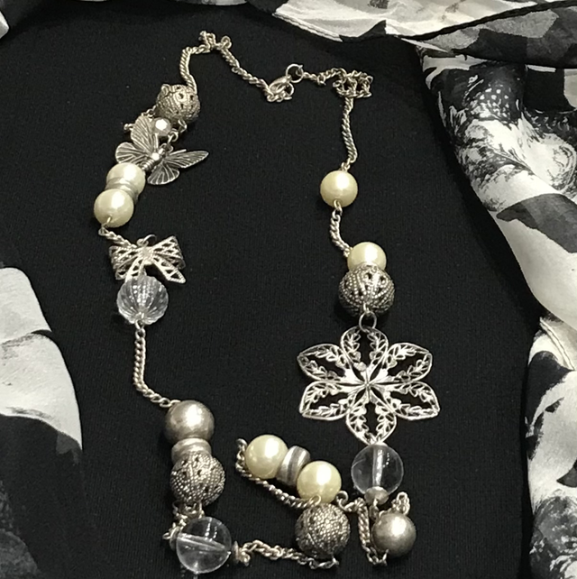 Silver/Cream Vintage Necklace- NEC53