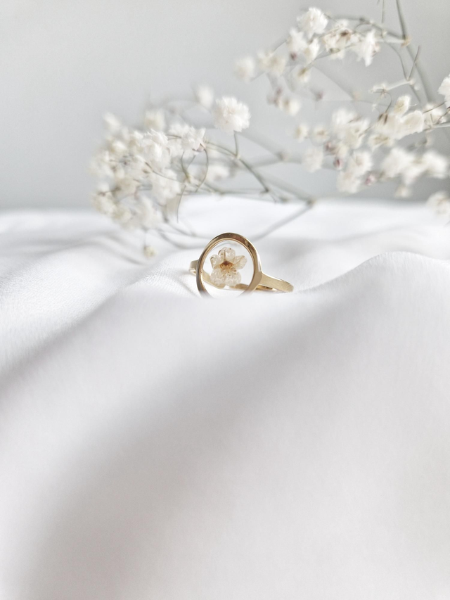 1. Bague ronde dorée 