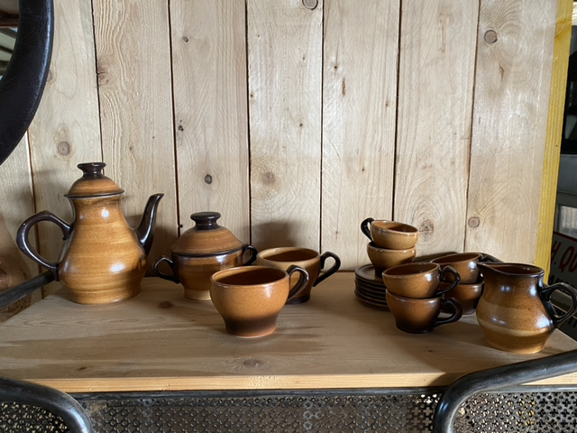Service de thé en grès marron 