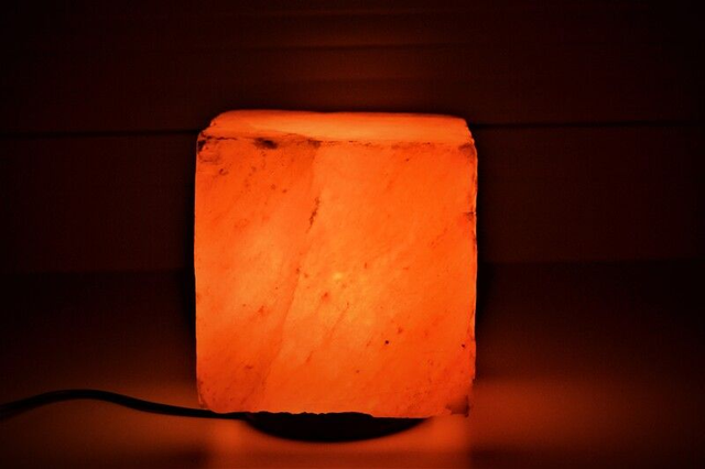 Himalájska soľná lampa – Kocka