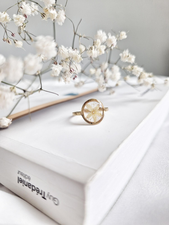 2. Bague ronde dorée 