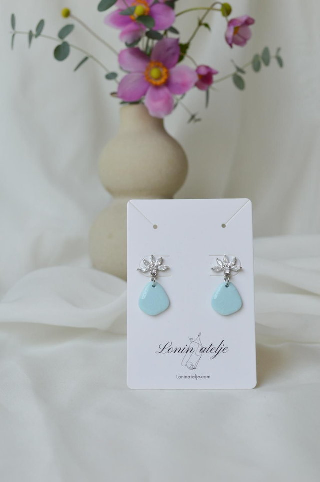 Summer Glow Kolekcija - Svetlo modri uhani s potiskom in osnovo iz srebrne cirkonije