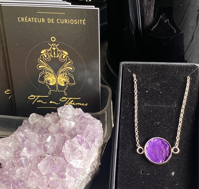 Bracelet et cuir d’anguille, teintée, violet