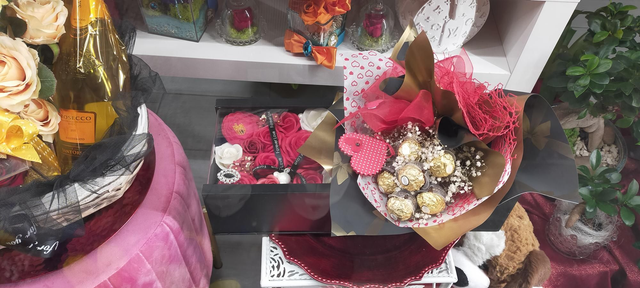 Scatola rose di sapone+dolcetti