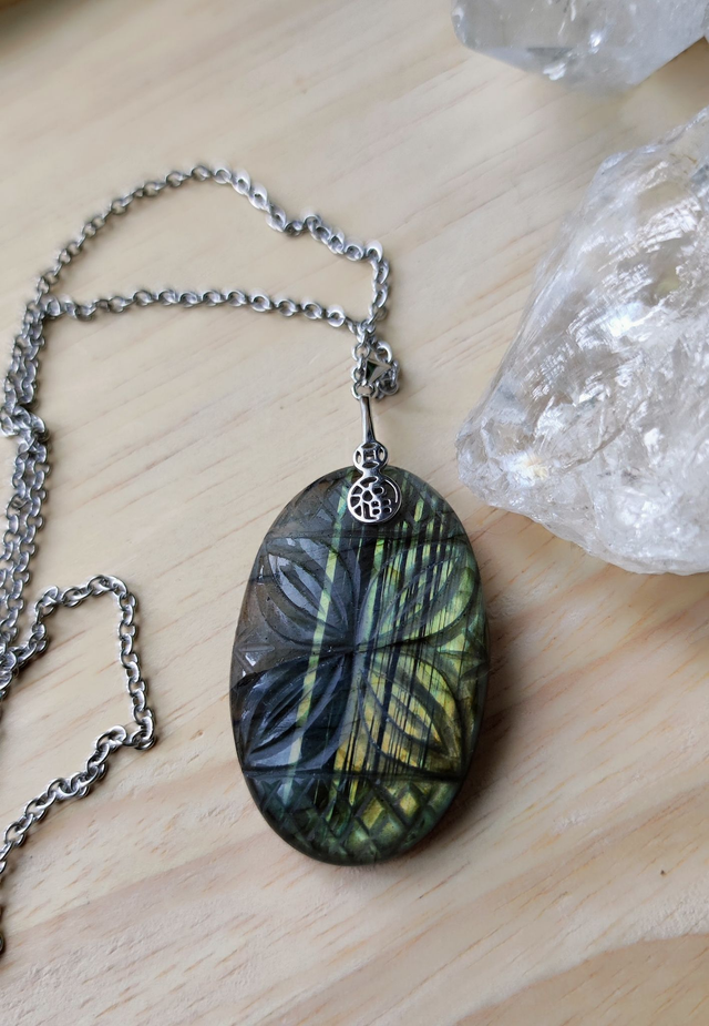 Pendentif Labradorite gravé N°6