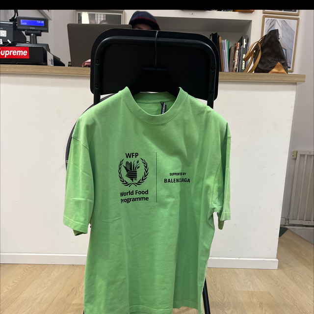 Balenciaga t-shirt size M pre-owned 