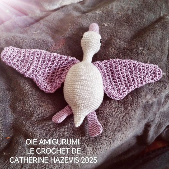 2025 OIE AMIGURUMI VIOLET 