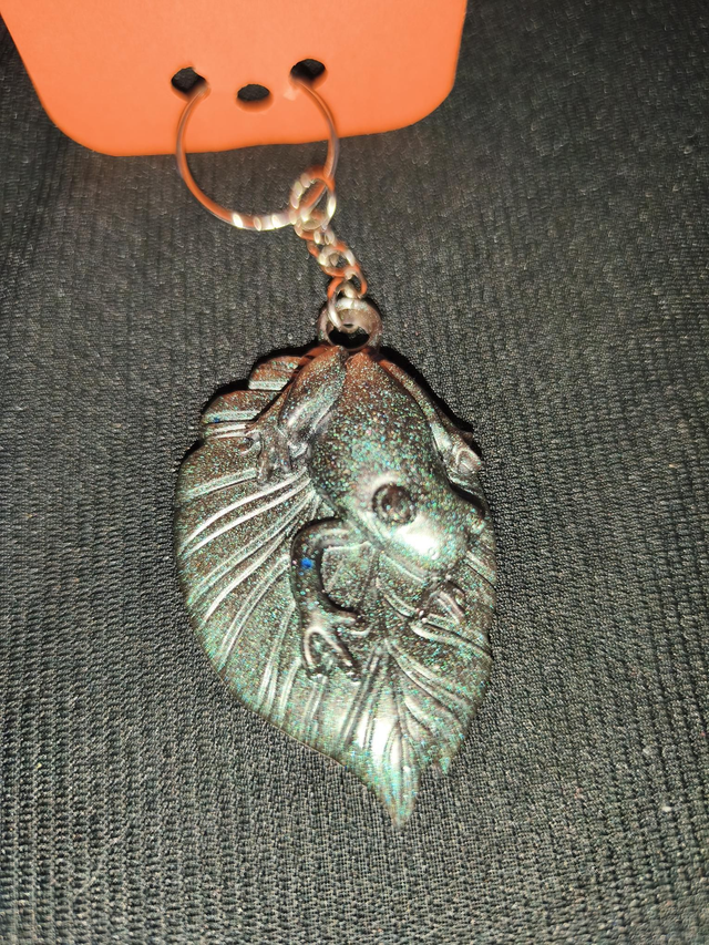 Porte-clé grenouille noir caméléon 