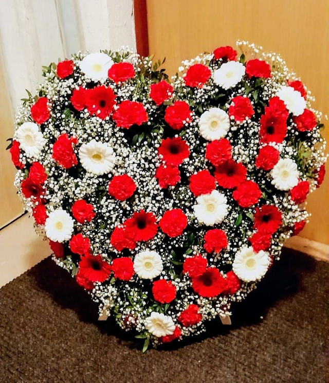 Smuteční srdce na položení se stuhou (velikost 70 cm)