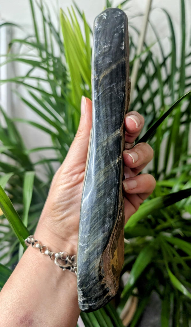BLUE TIGERS EYE (HAWKSEYE) -      weight 530g / size 22x4x3