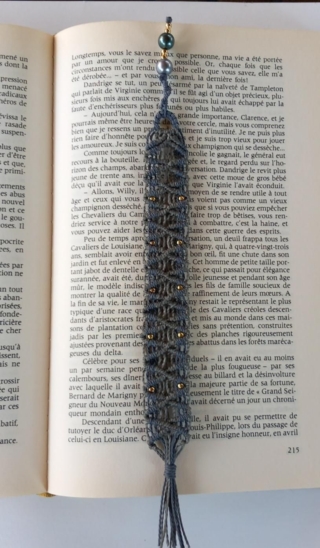 Marque page micro-macramé gris bleu 