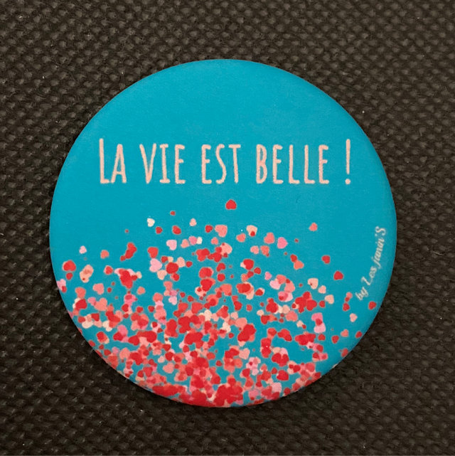 Badge La Vie Est Belle 1