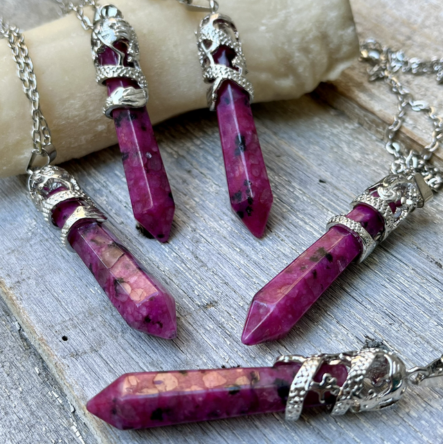 Jaspis iso-point kiviriipus