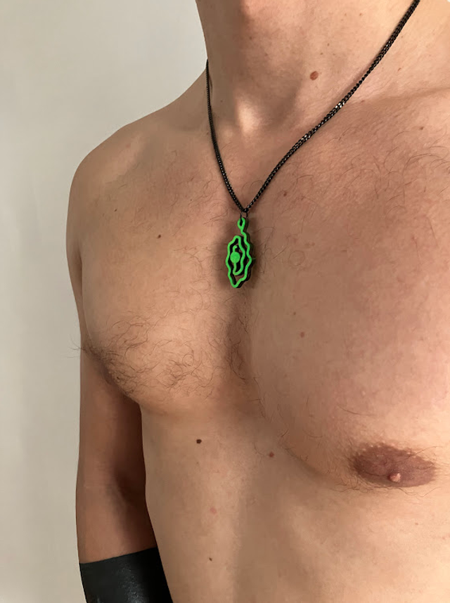 Pendant UV light Lasercut Vulva Pearls