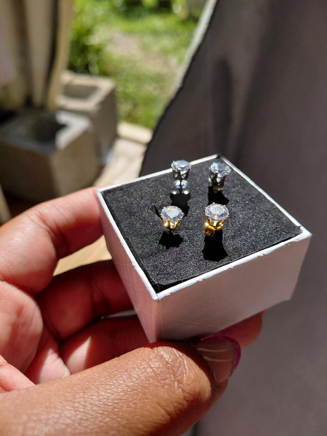 Clou d'oreilles strass rond 