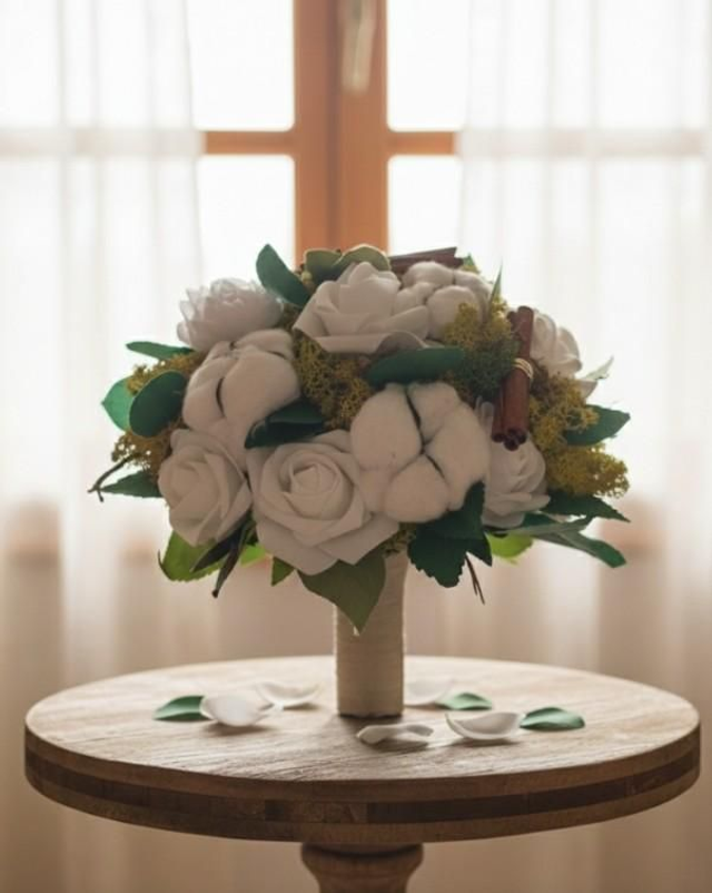 Bouquet rond blanc éternel semi naturel(fleurs feuilles papier et tergal)