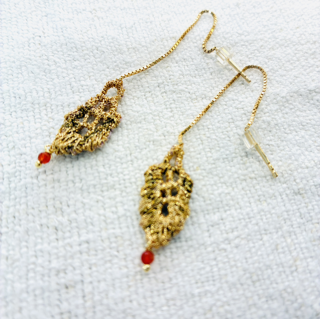 Boucles d’oreilles Pétales d’or longue 