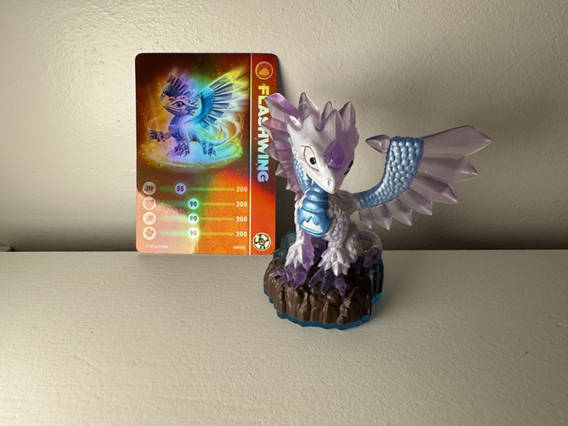 Flashwing - Earth - Lightcore - Skylanders - Swap Force